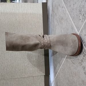 Frye size 6 boots in Ash